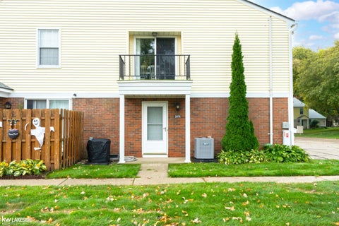 Photo of 24715 Meadow Creek Drive, Harrison Charter Township, MI 48045 (MLS # 58050225052)