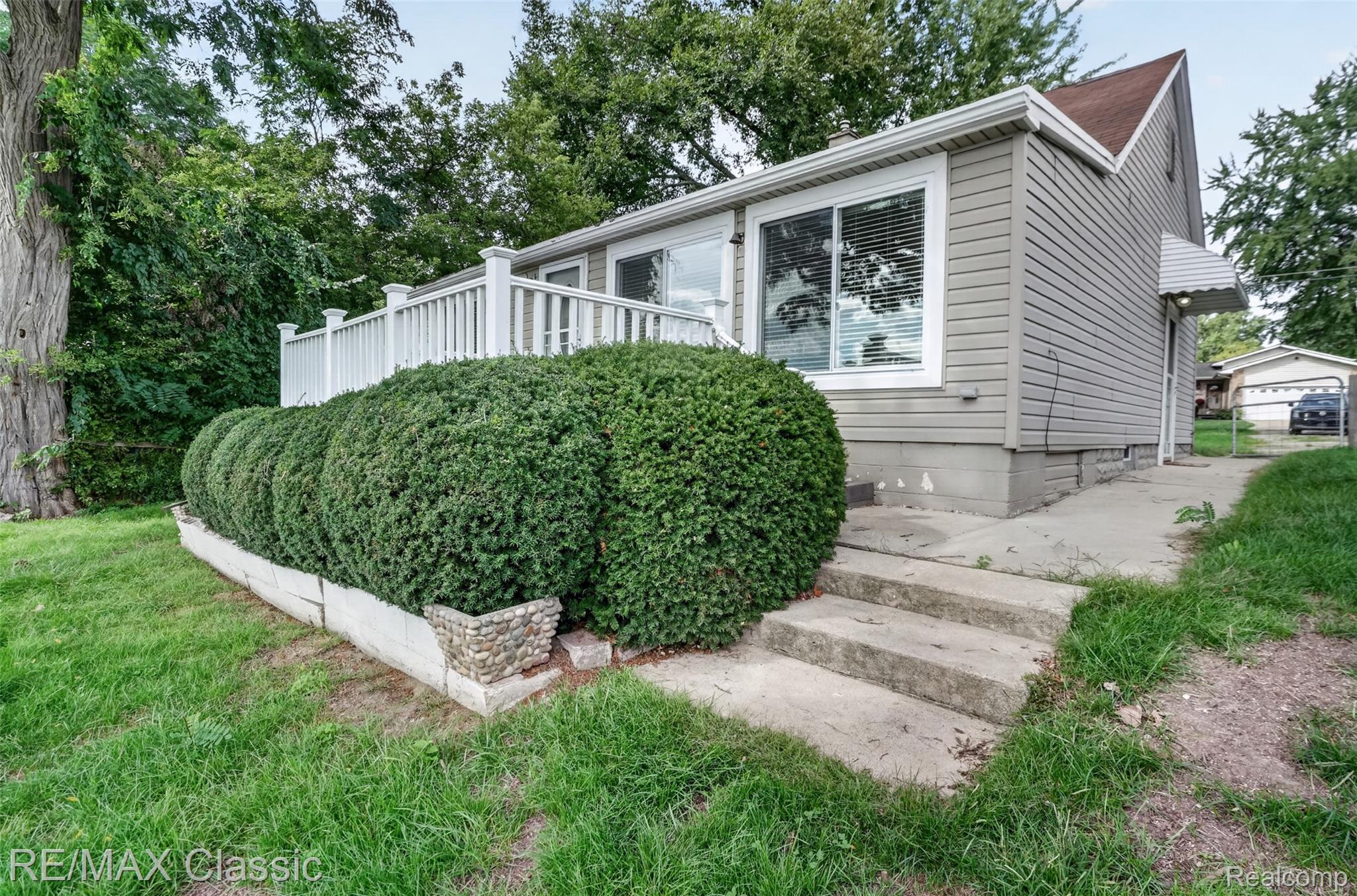 9385 Mandon Road