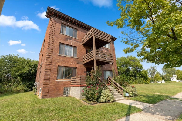 109 LEICESTER CT APT 1, DETROIT, MI 48202 - Image a983ee0cdb6cbff64d62c4e27baaa841/348706911