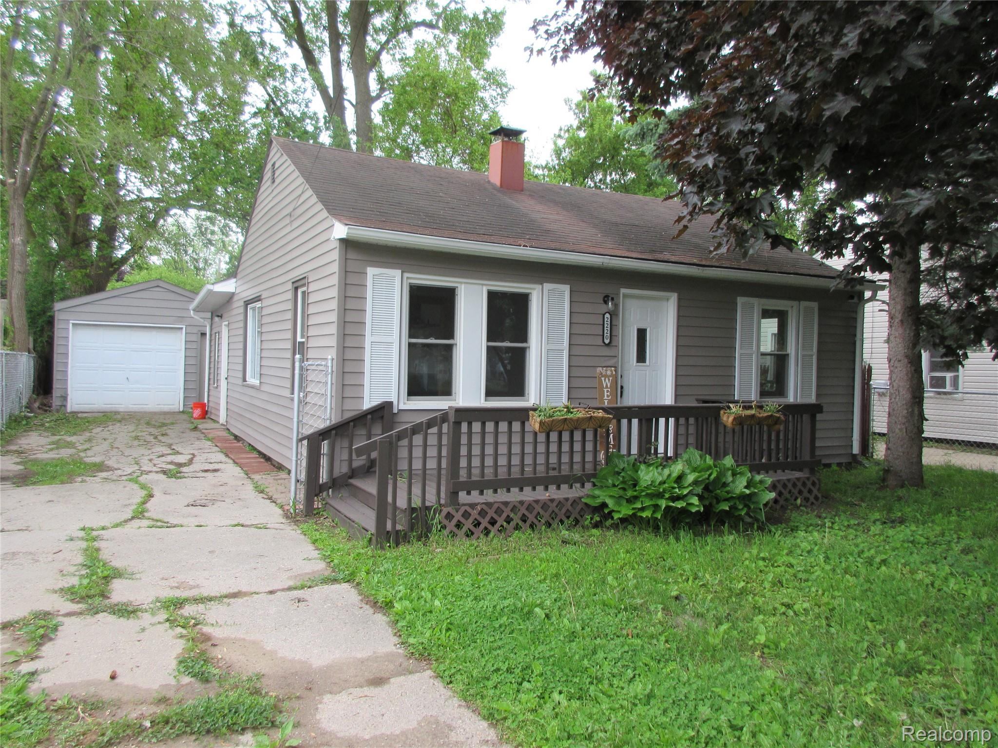 2220 E Bergin Avenue