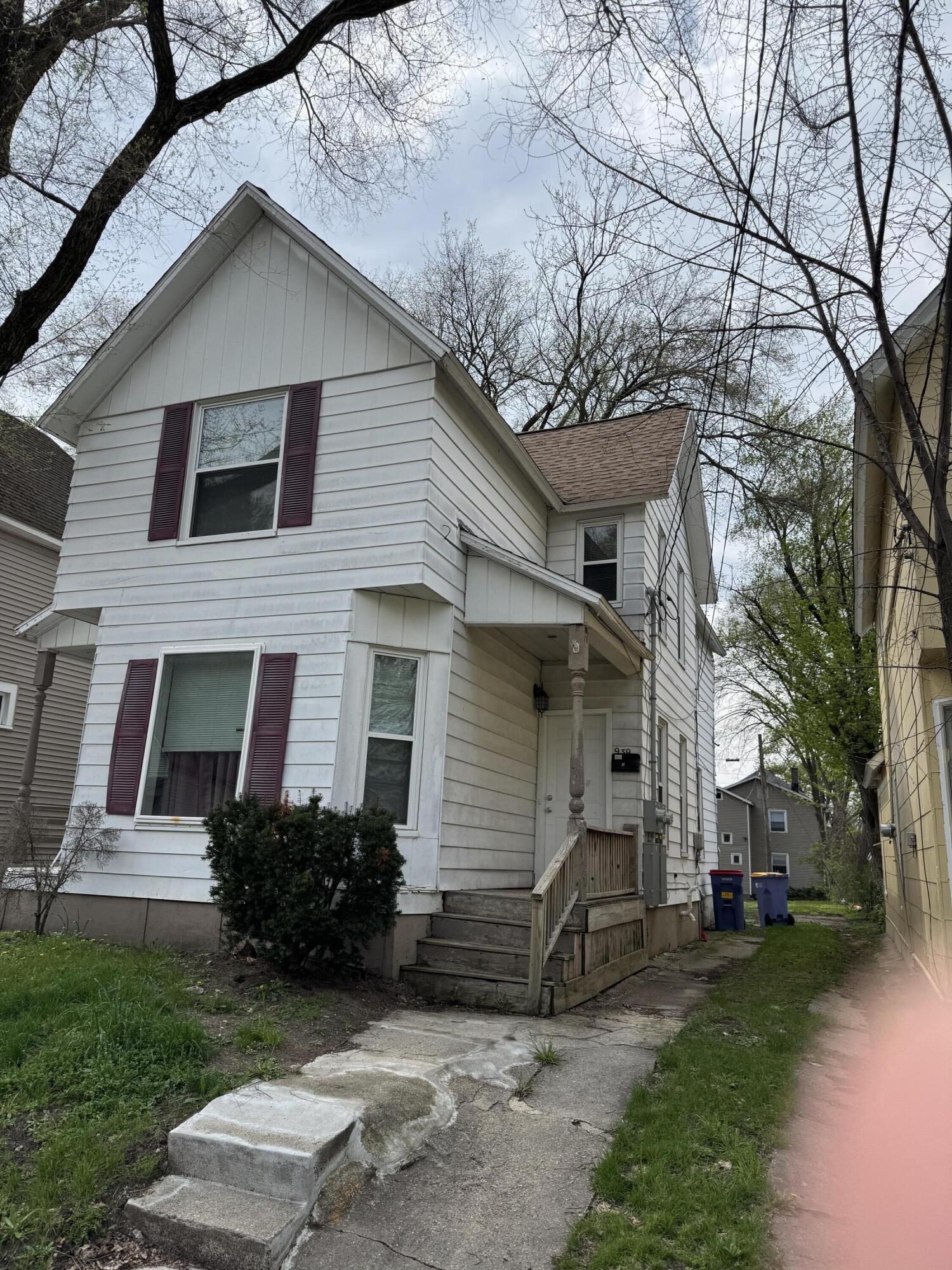 939 Prospect Avenue NE