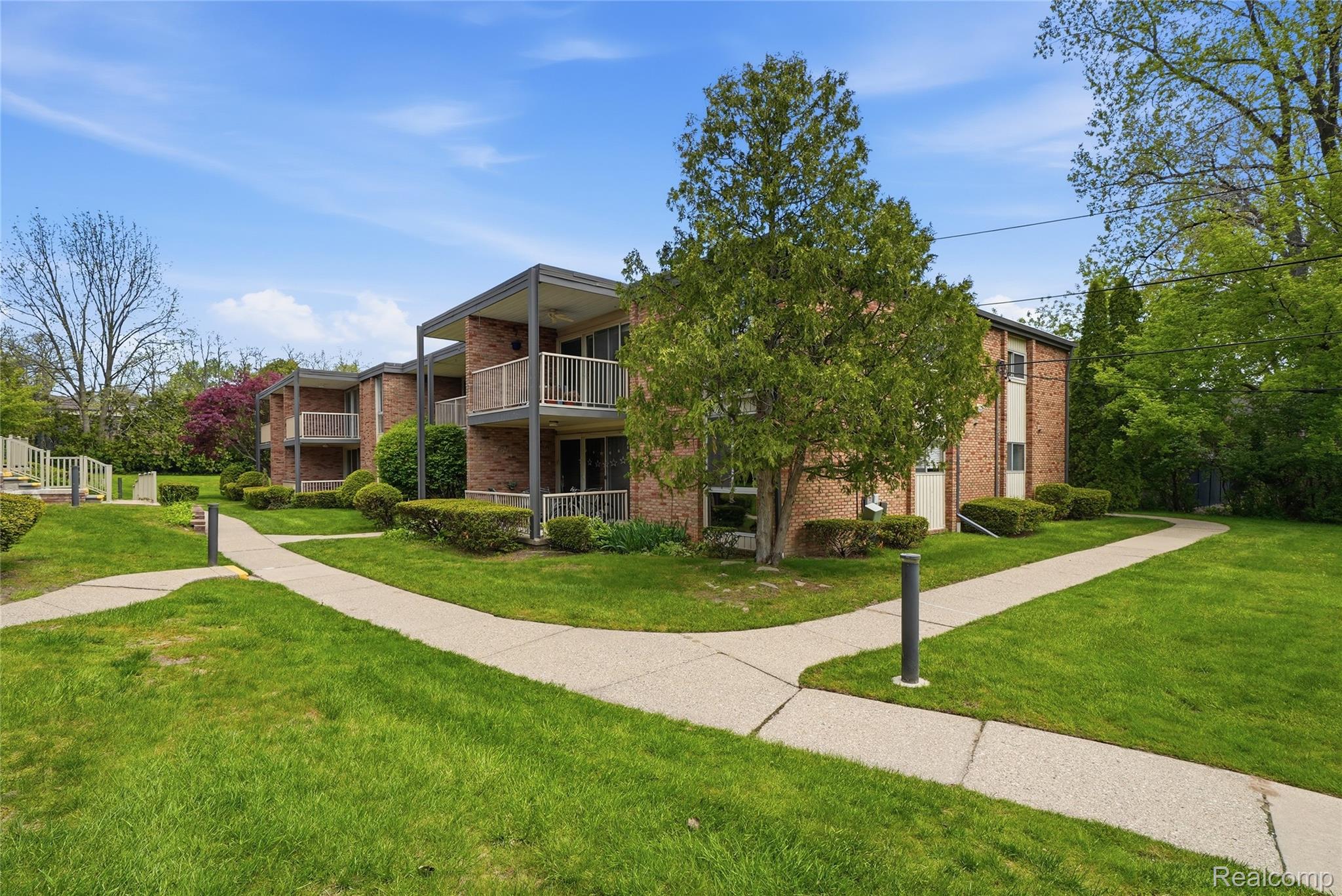 4041 W Maple Road E203