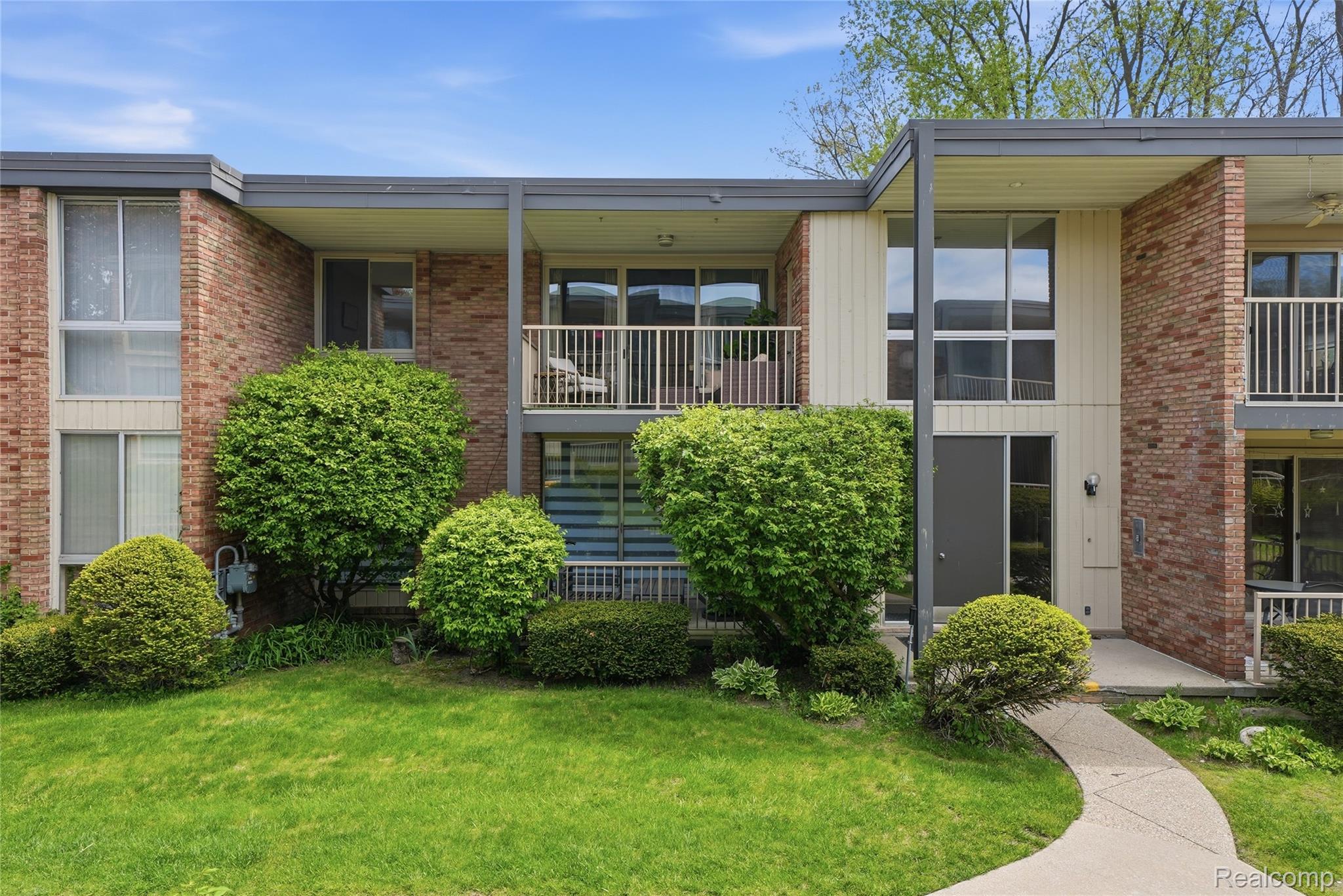 4041 W Maple Road E203