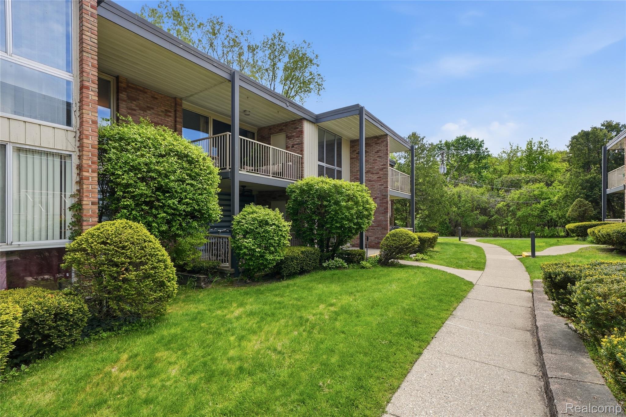 4041 W Maple Road E203