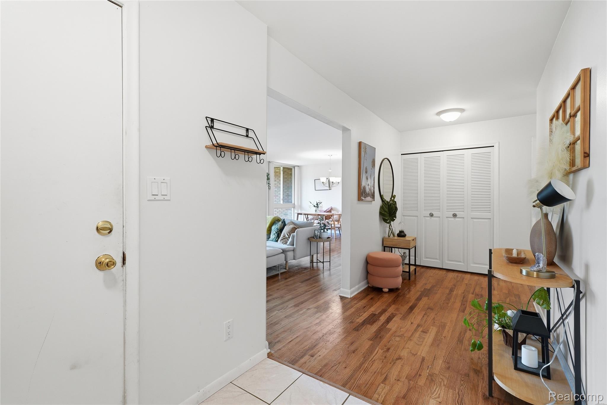 4041 W Maple Road E203