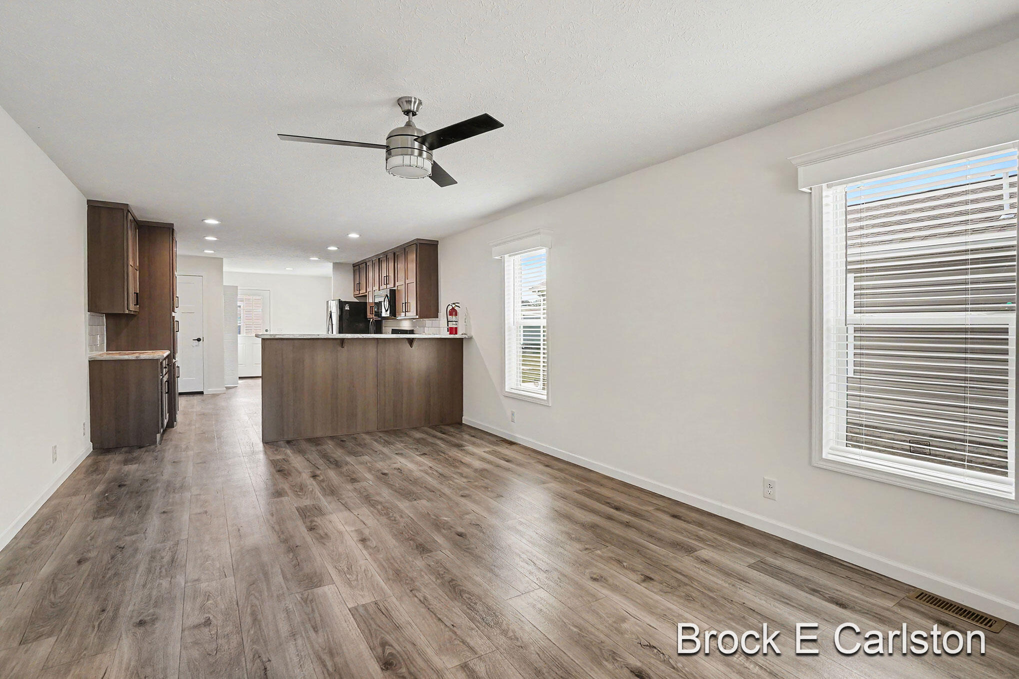 1283 E Ellis Road 27