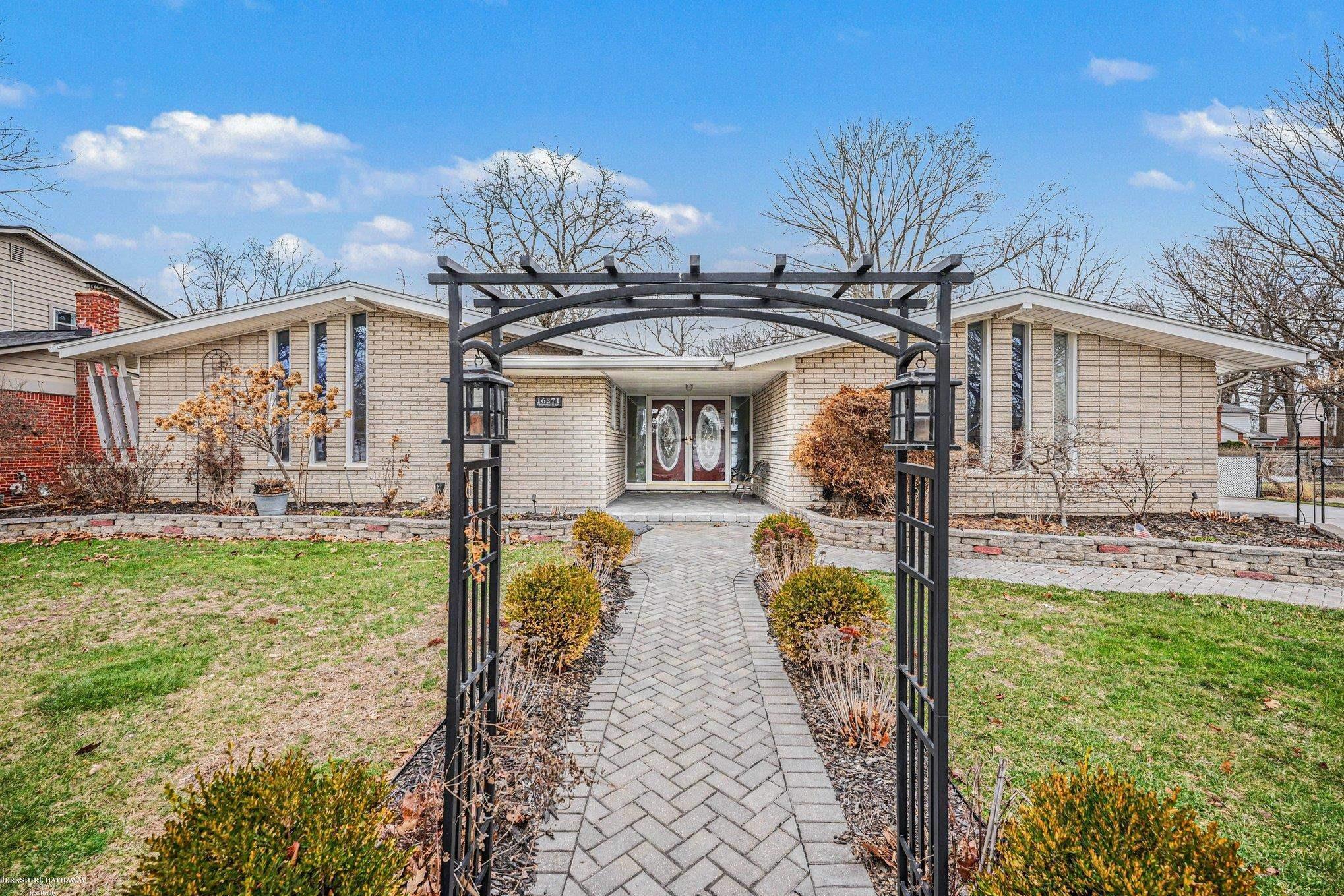 16371 TIMBERVIEW Drive