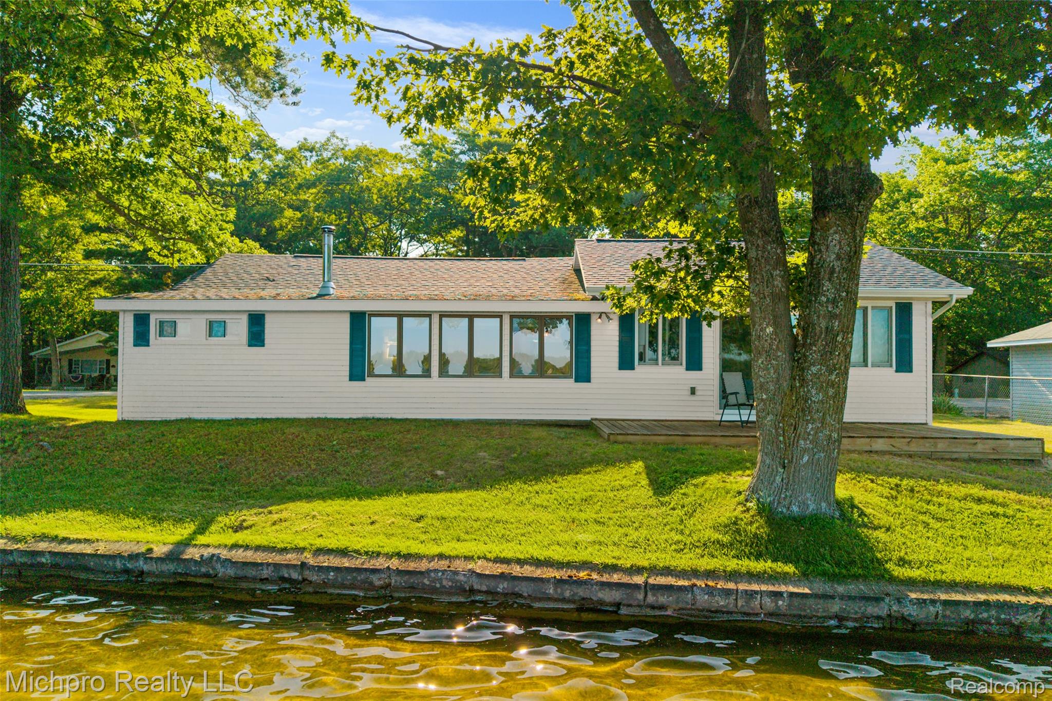 4432 E CEDAR LAKE Drive