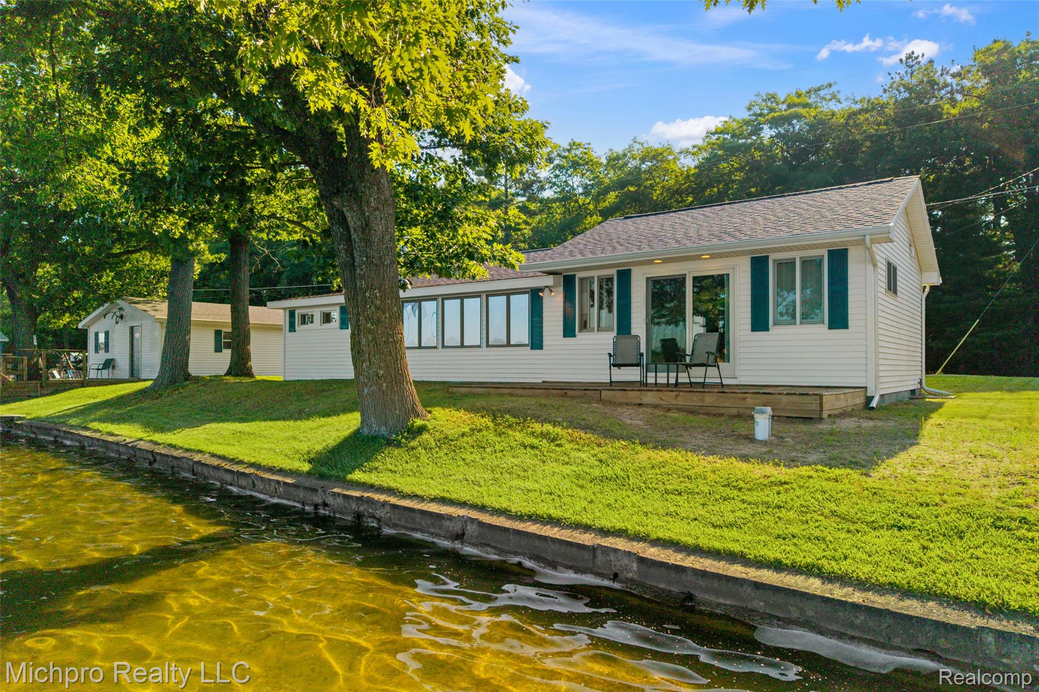 4432 E CEDAR LAKE Drive