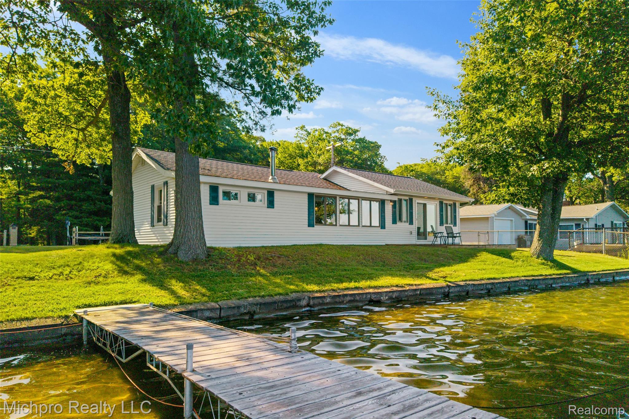 4432 E CEDAR LAKE Drive