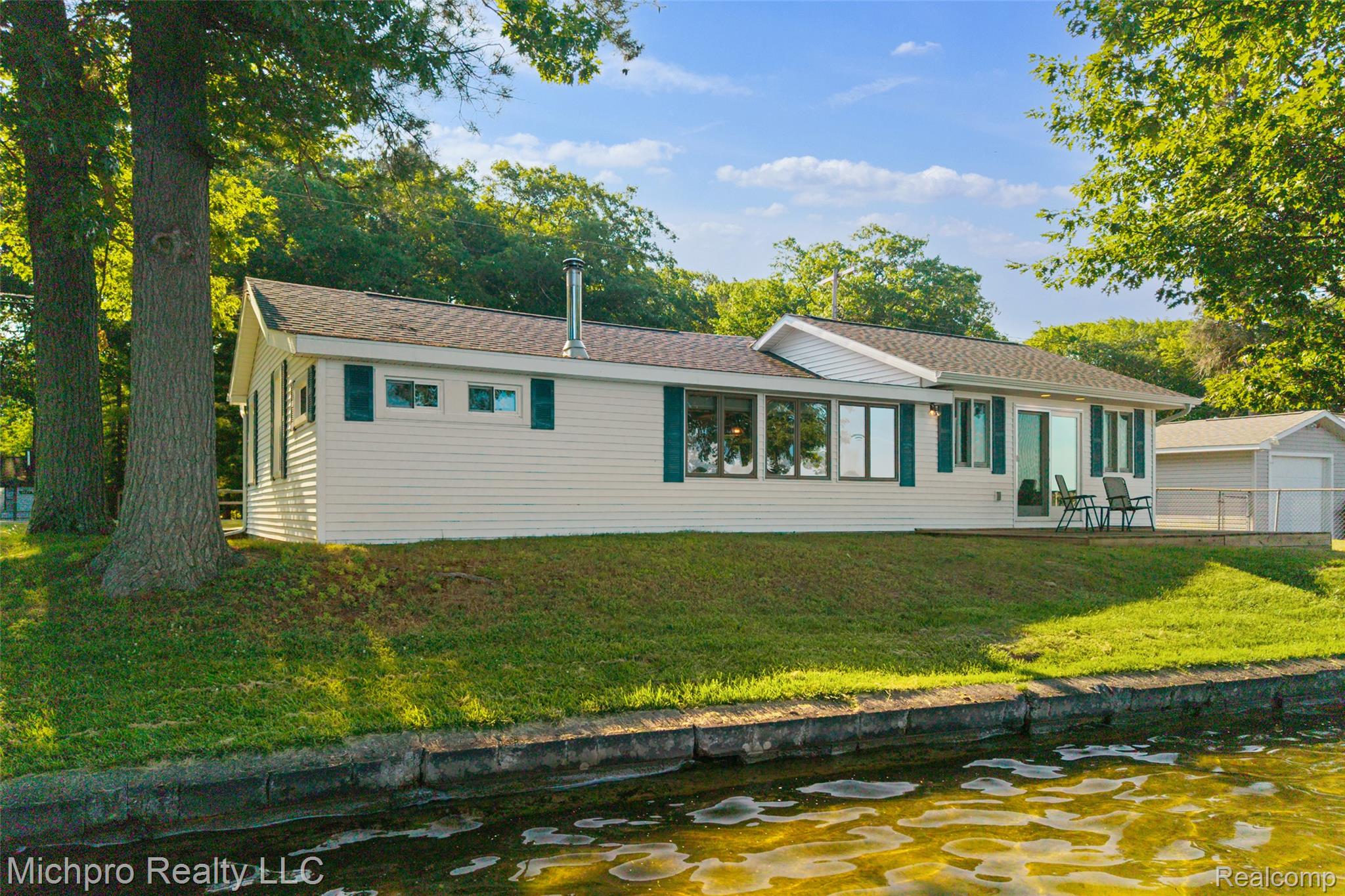 4432 E CEDAR LAKE Drive