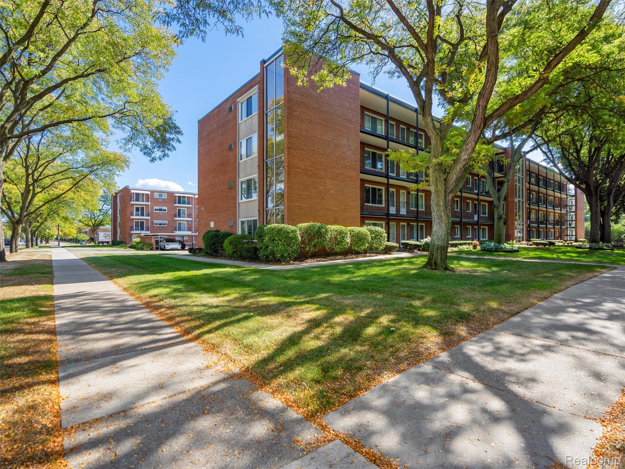 2915 W 13 Mile Road 101