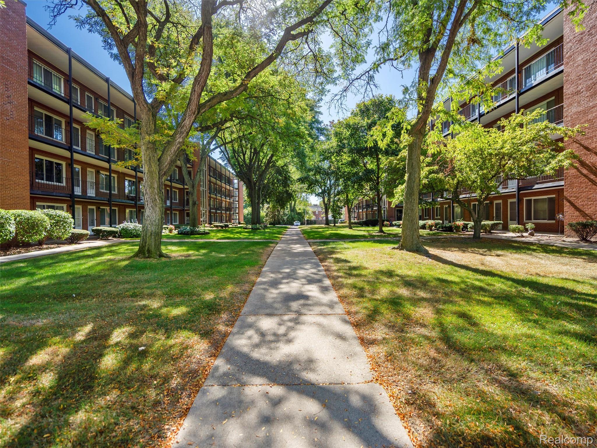 2915 W 13 Mile Road 101