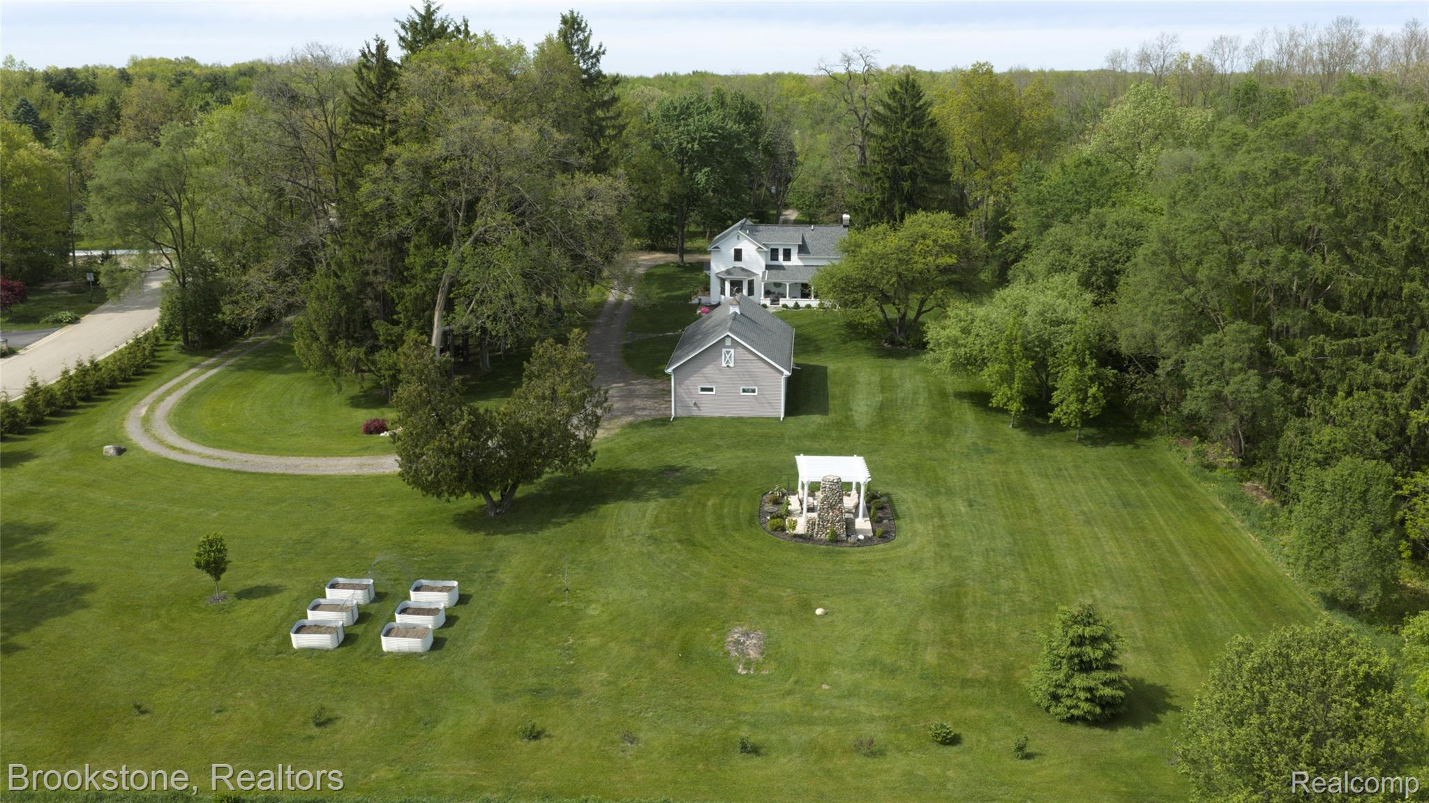 8322 BUCKELL LAKE