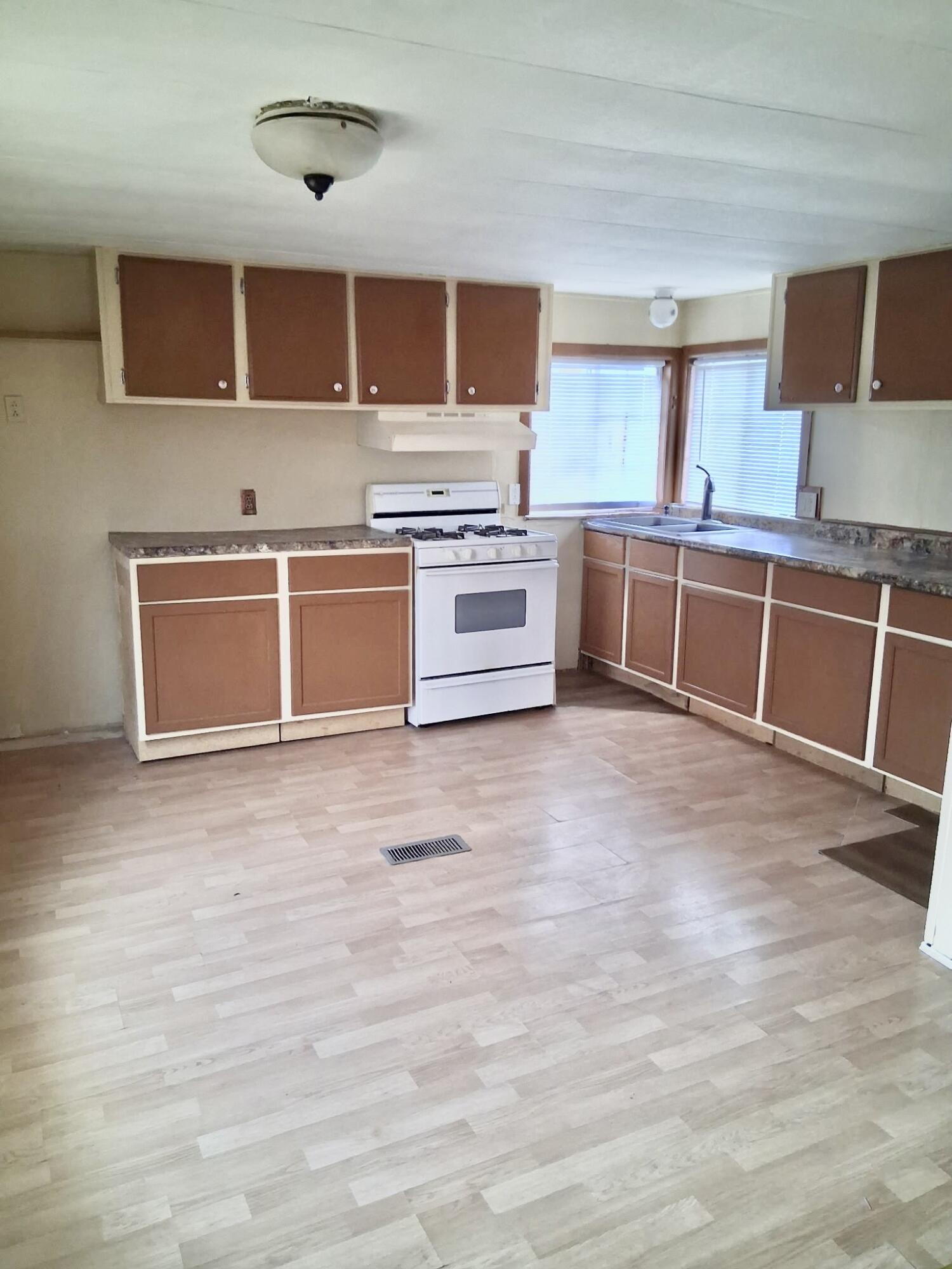 75641 16th Avenue 38