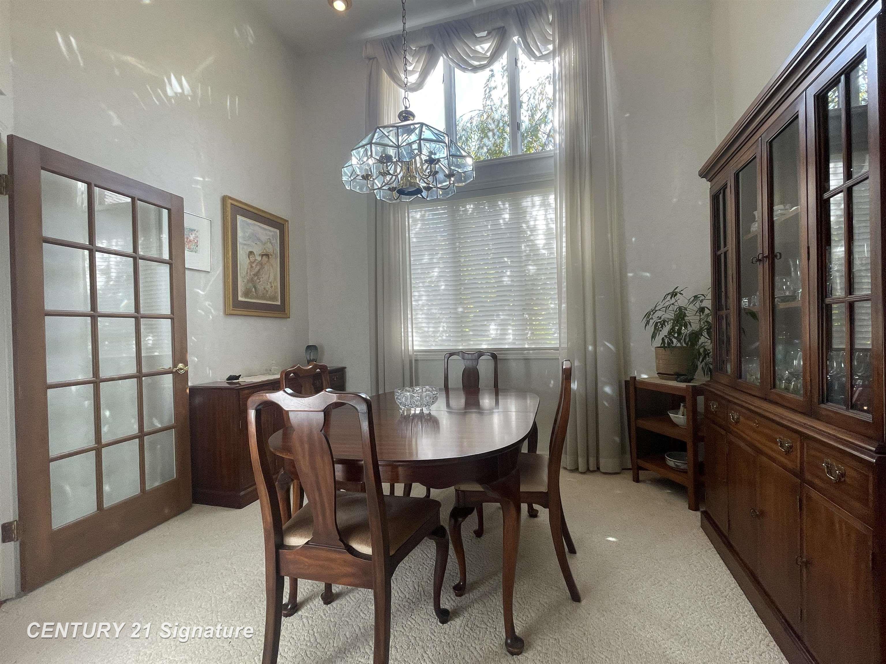 5220 Wyndemere Circle