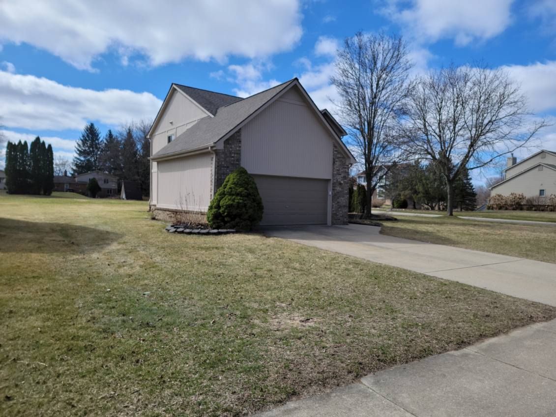 3283 BENNINGTON Drive