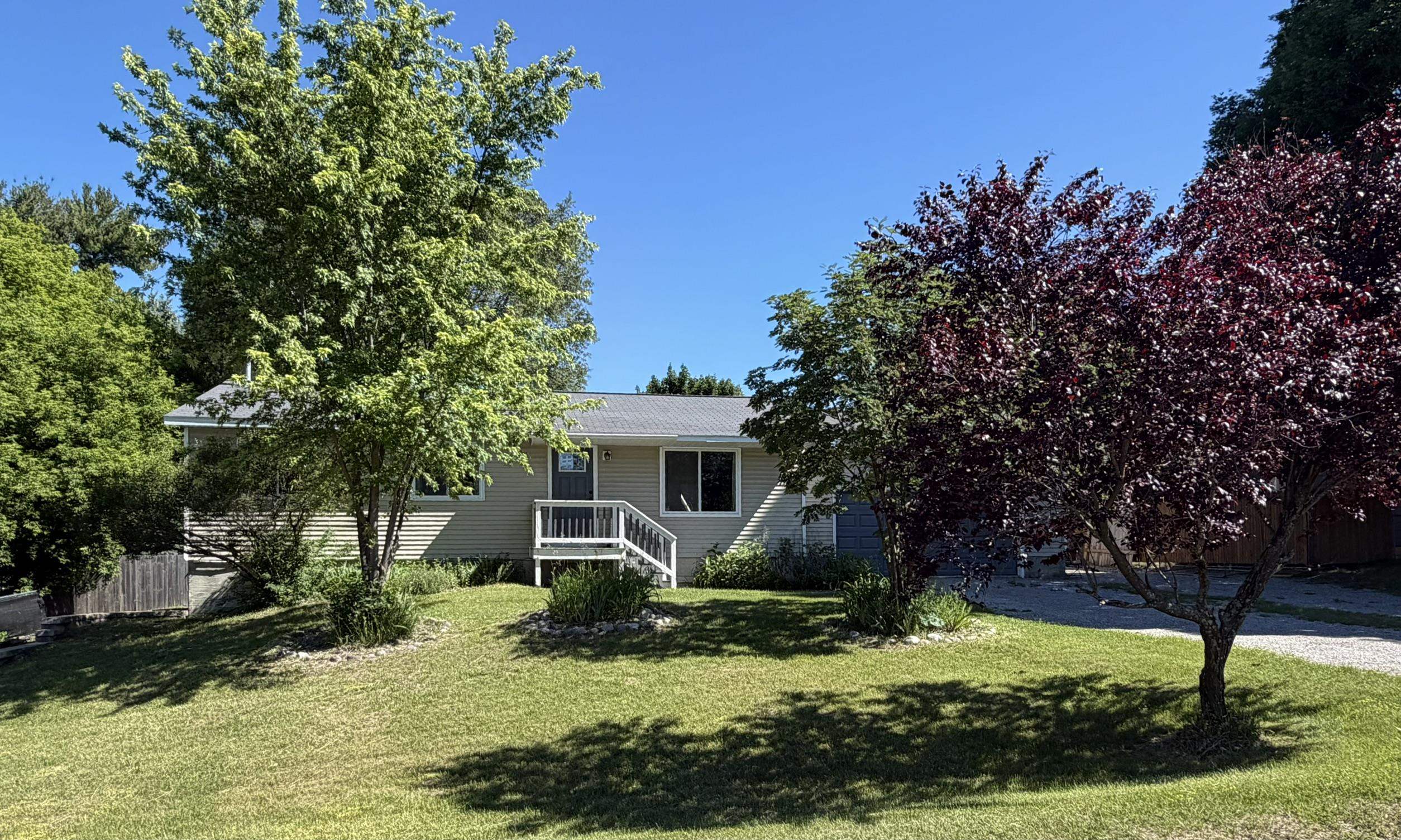 3122 Horseshoe Drive