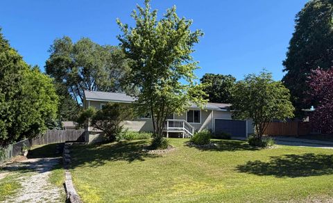 Photo of 3122 Horseshoe Drive, Garfield Charter Township, MI 49684 (MLS # 78080070344)
