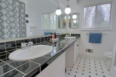 A home in SouthfieldCity_Oakland