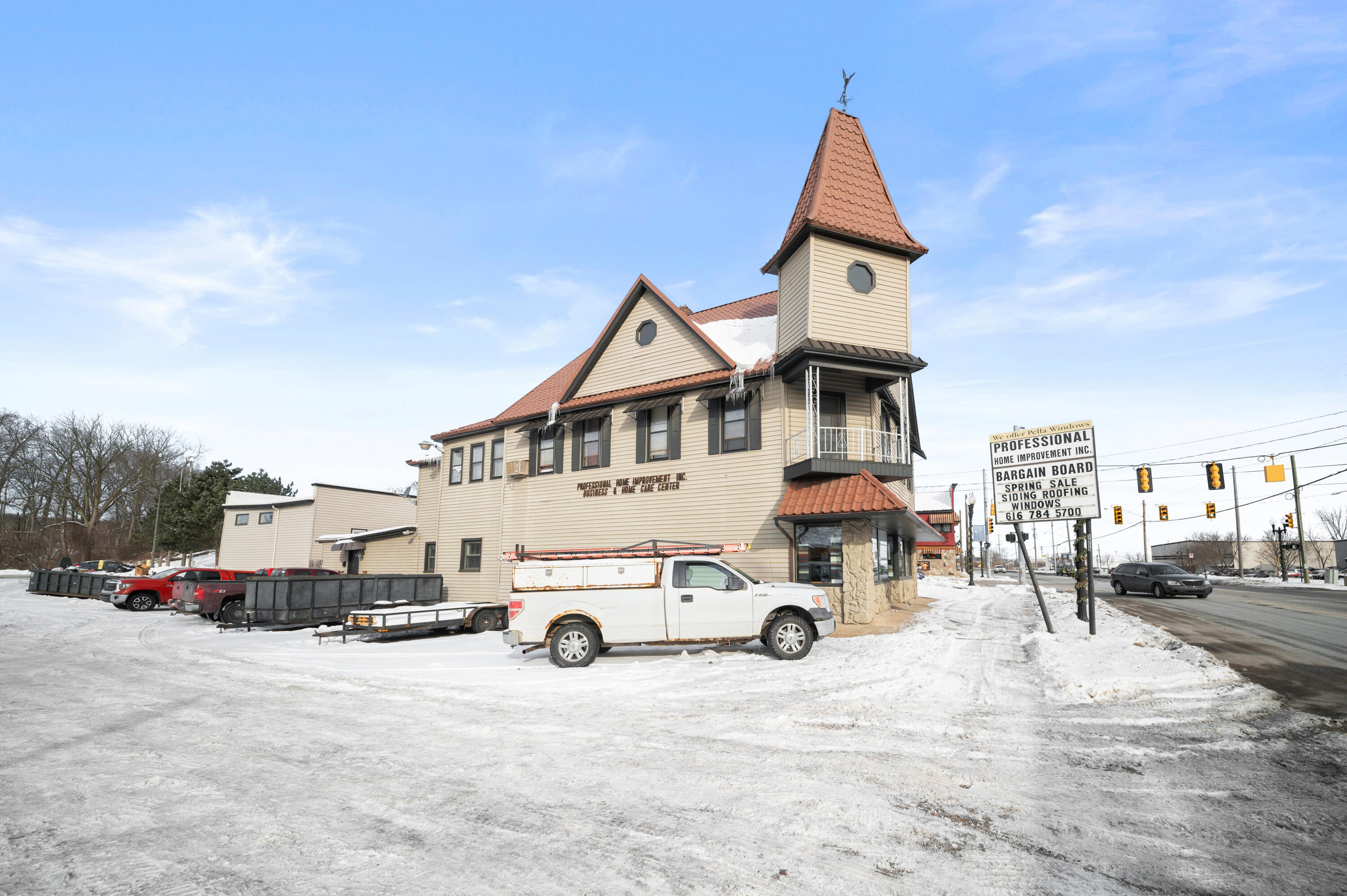 3955 W River Drive NE