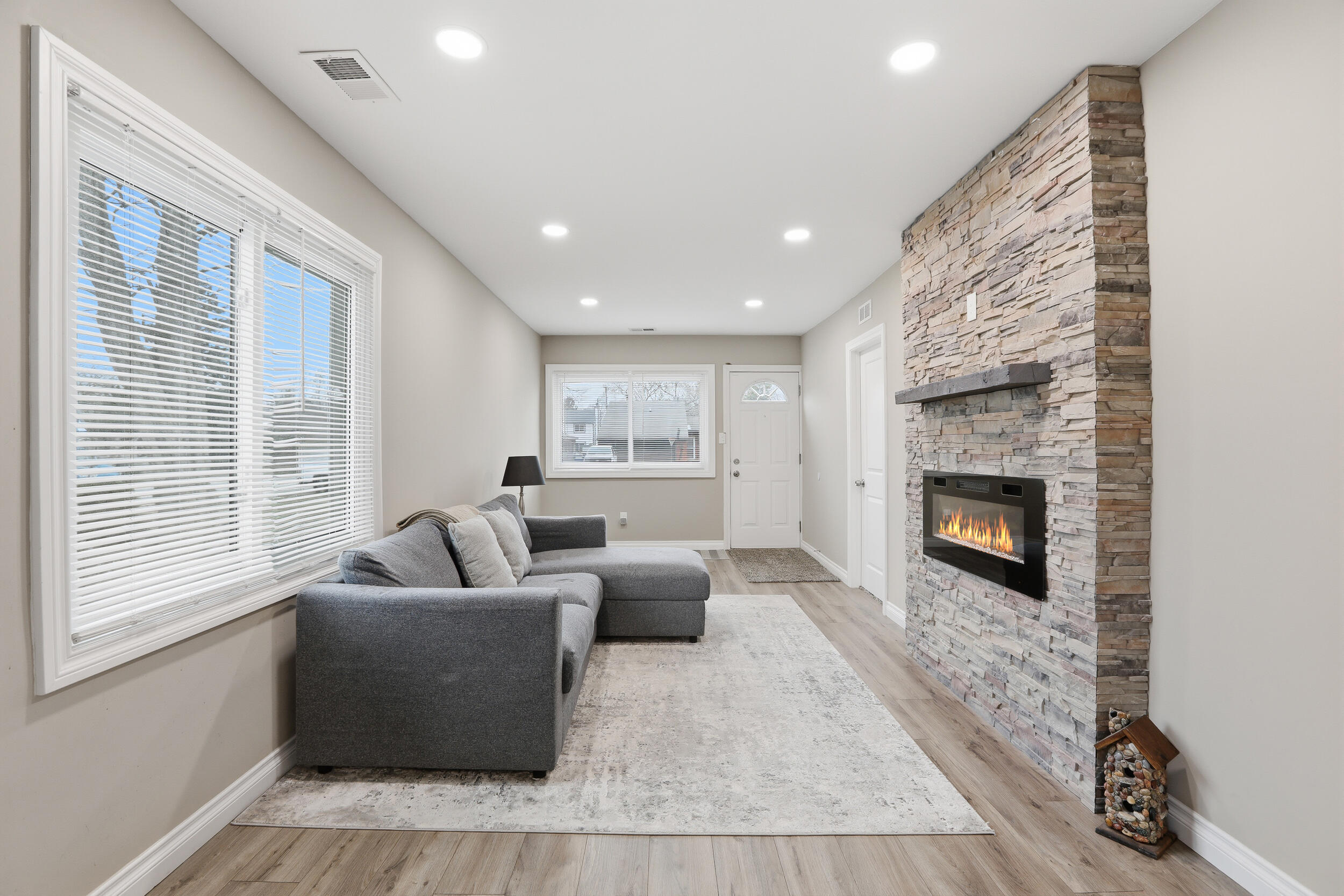 3995 Cresthaven Drive