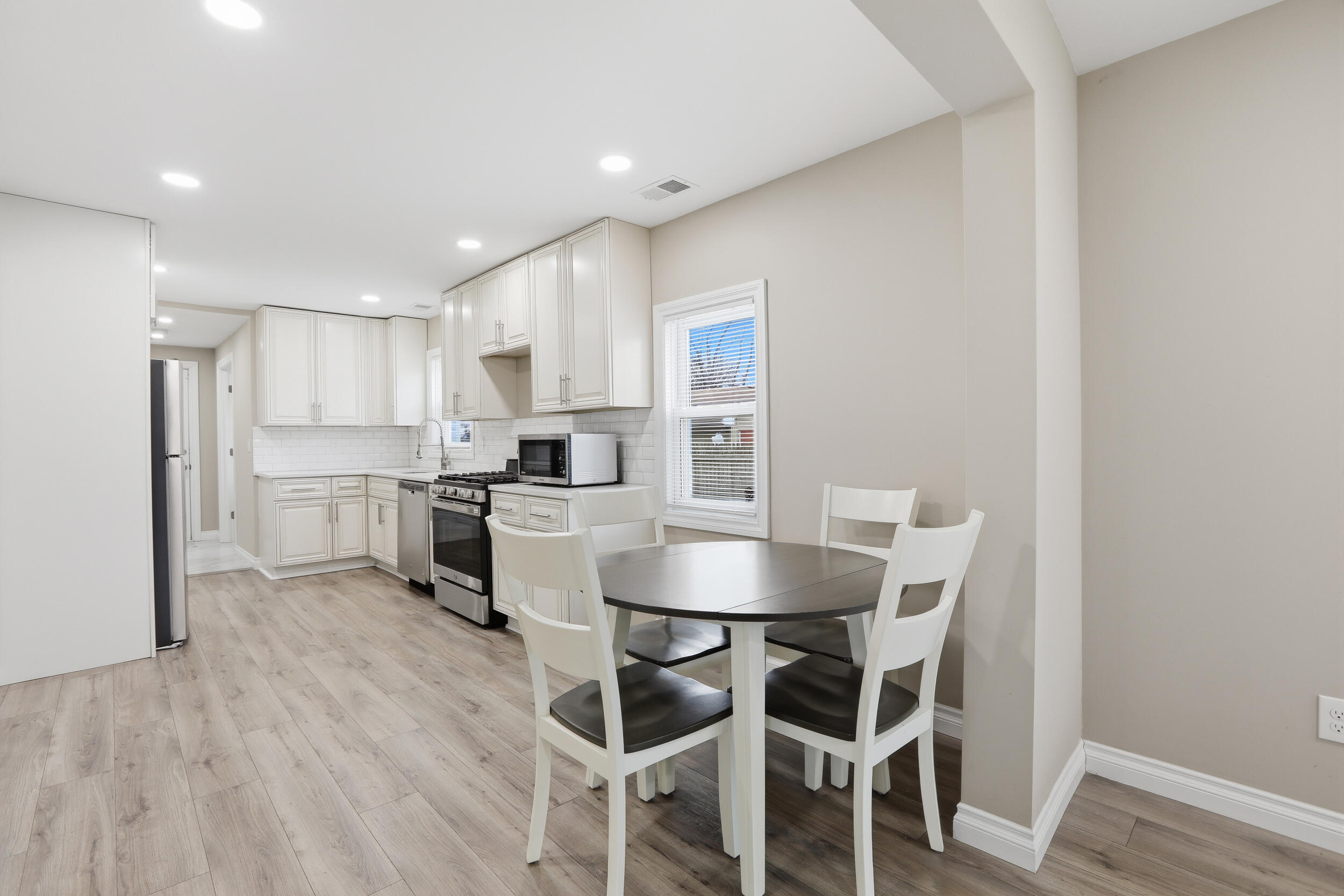 3995 Cresthaven Drive