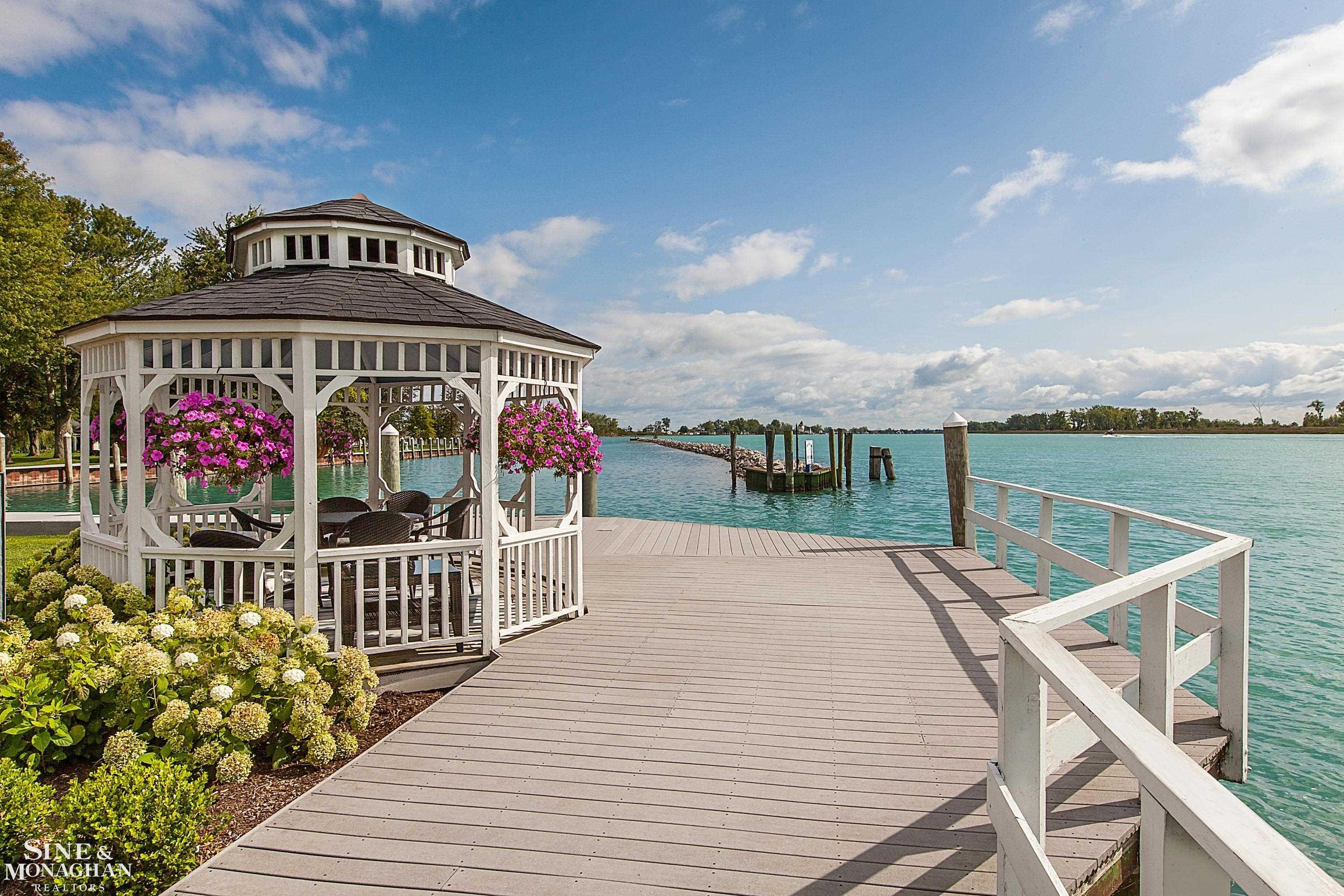 9811 S Channel Drive