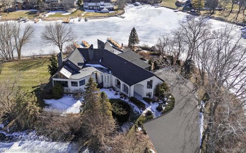 4912 Oakwood Court Commerce Charter Township MI 48382