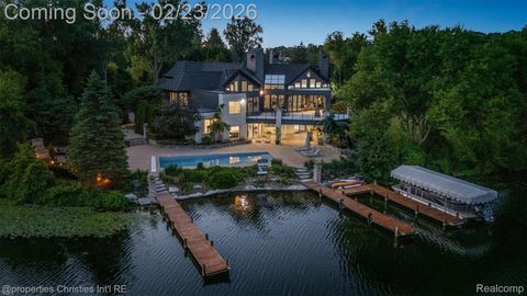 4912 Oakwood Court Commerce Charter Township MI 48382