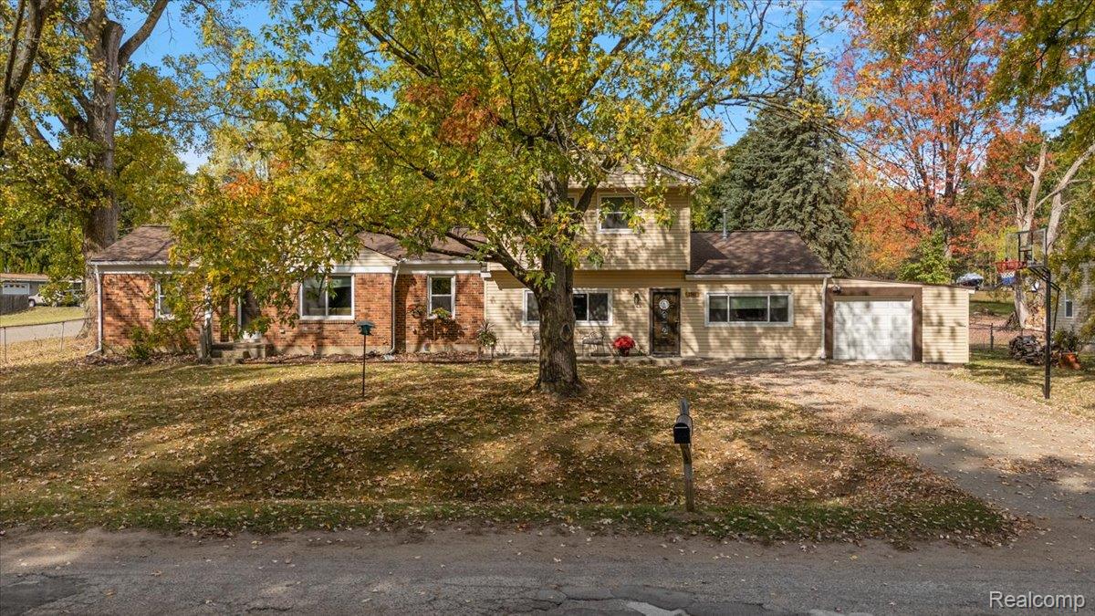 2262 Hammerslea Road