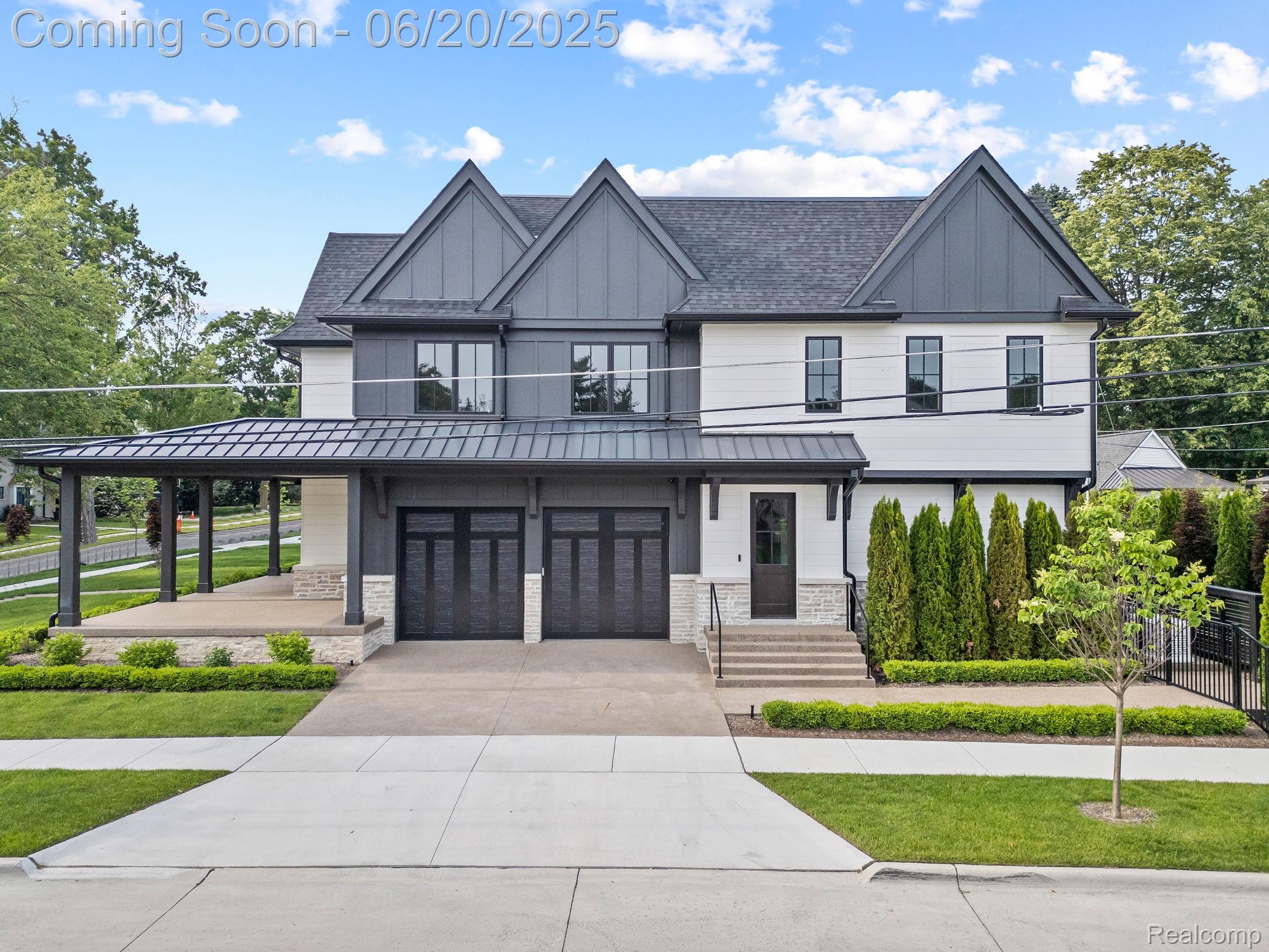 1120 LYONHURST Street