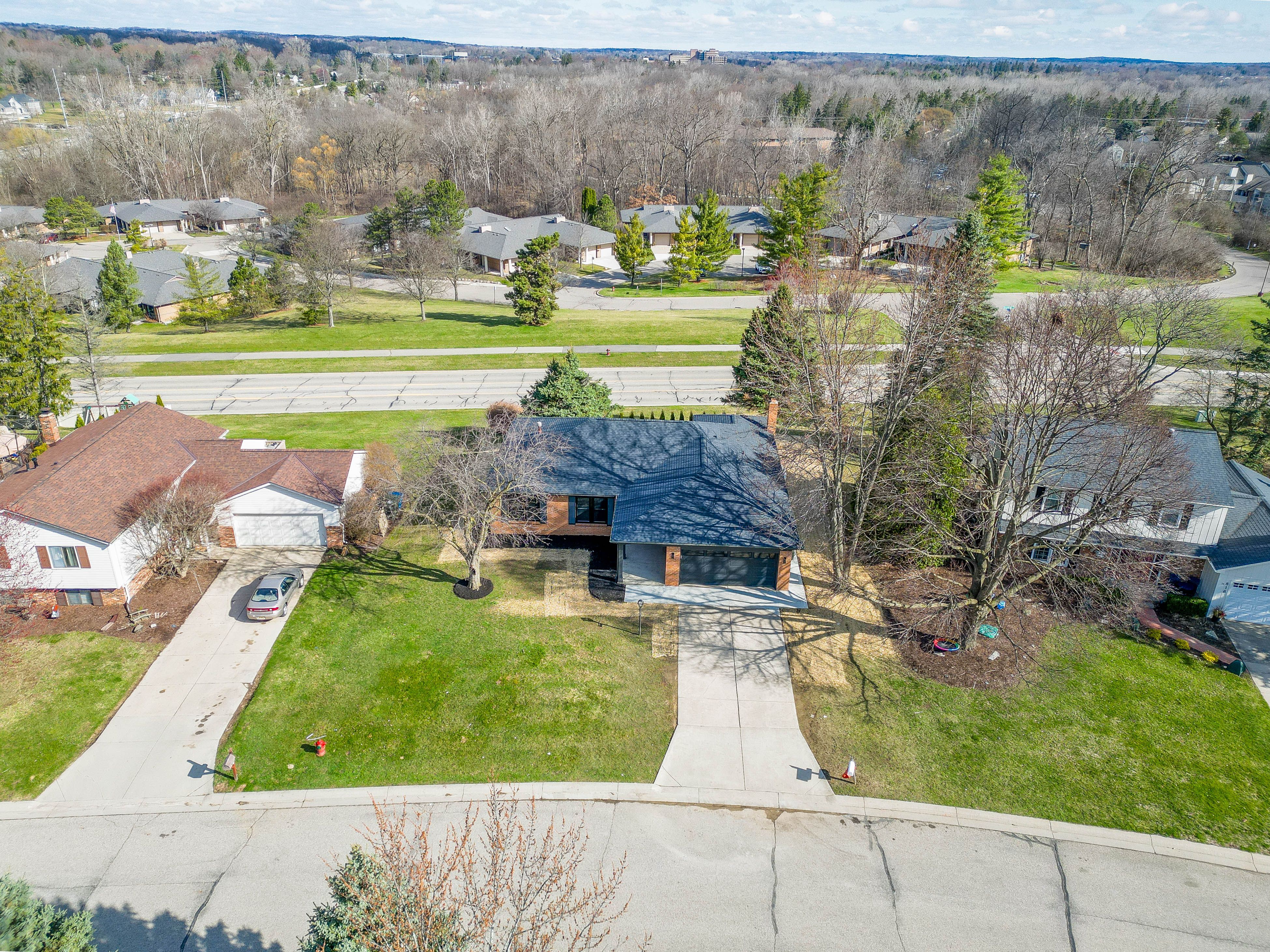 822 DAHLIA Lane