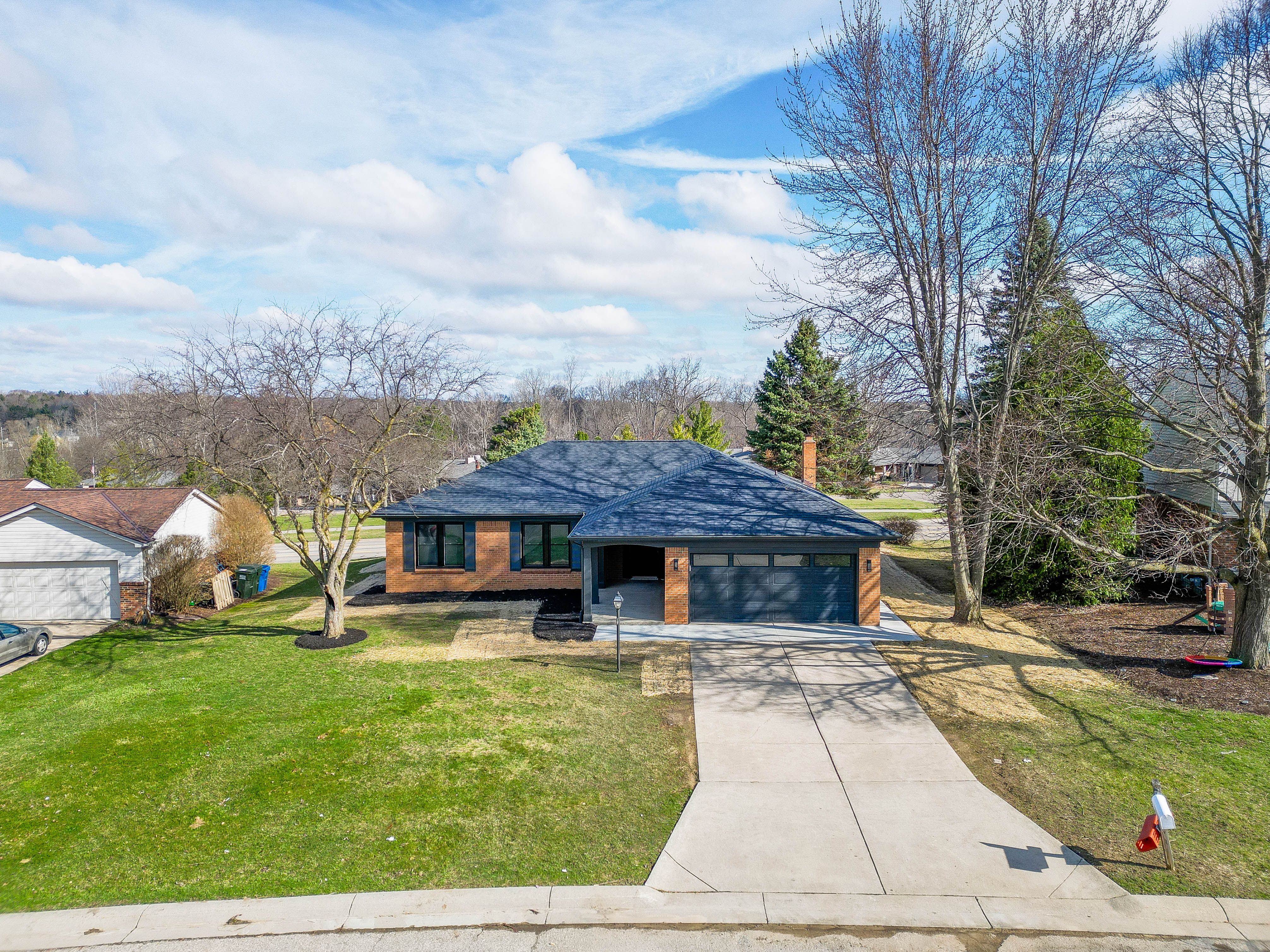822 DAHLIA Lane
