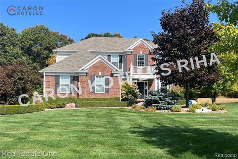 Photo of 3230 Park Meadow Drive, Lake Orion Village, MI 48362 (MLS # 20251039329)