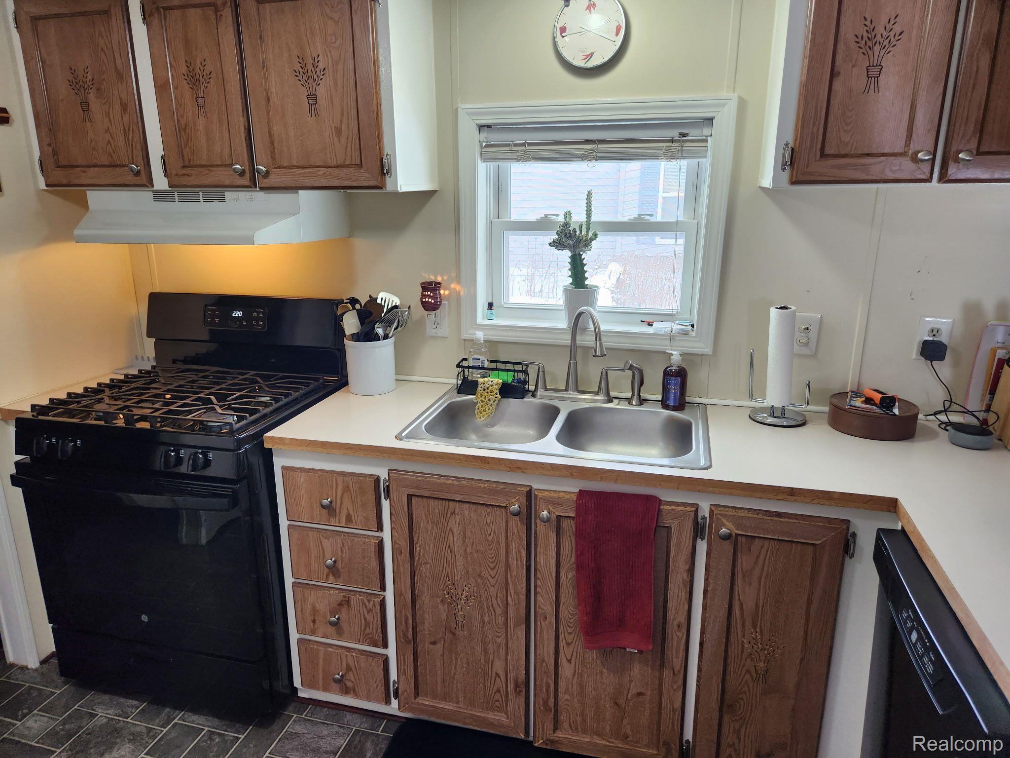 Village Of Clarkston City, Michigan 48348, United States, 3 Bedrooms Bedrooms, ,2 BathroomsBathrooms,Residential,Active,138244