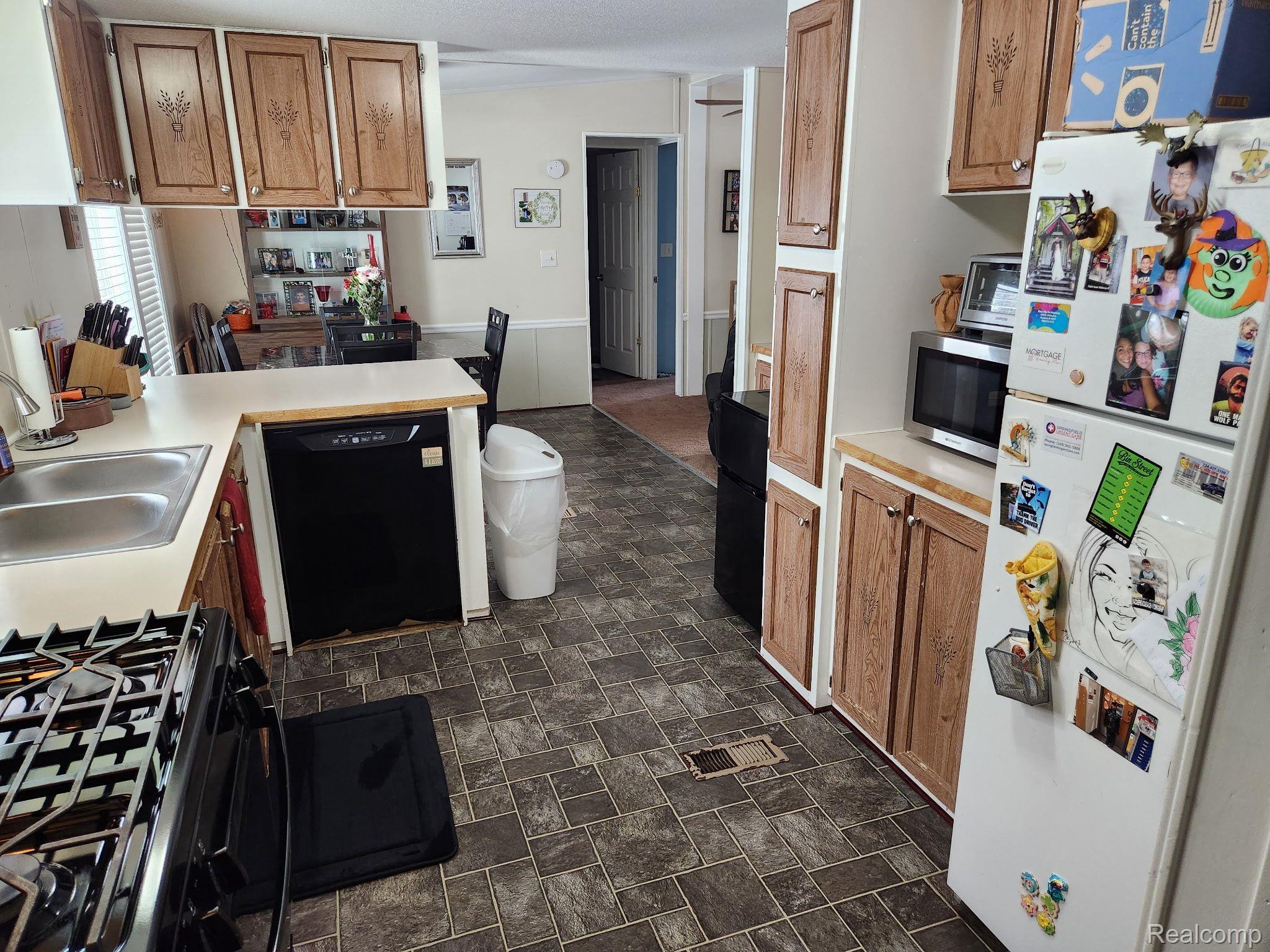 Village Of Clarkston City, Michigan 48348, United States, 3 Bedrooms Bedrooms, ,2 BathroomsBathrooms,Residential,Active,138244