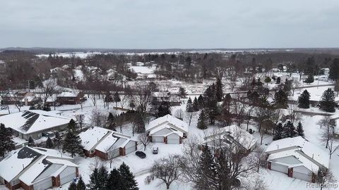 7968 Divot Drive E 5 Waterford Charter Township MI 48327