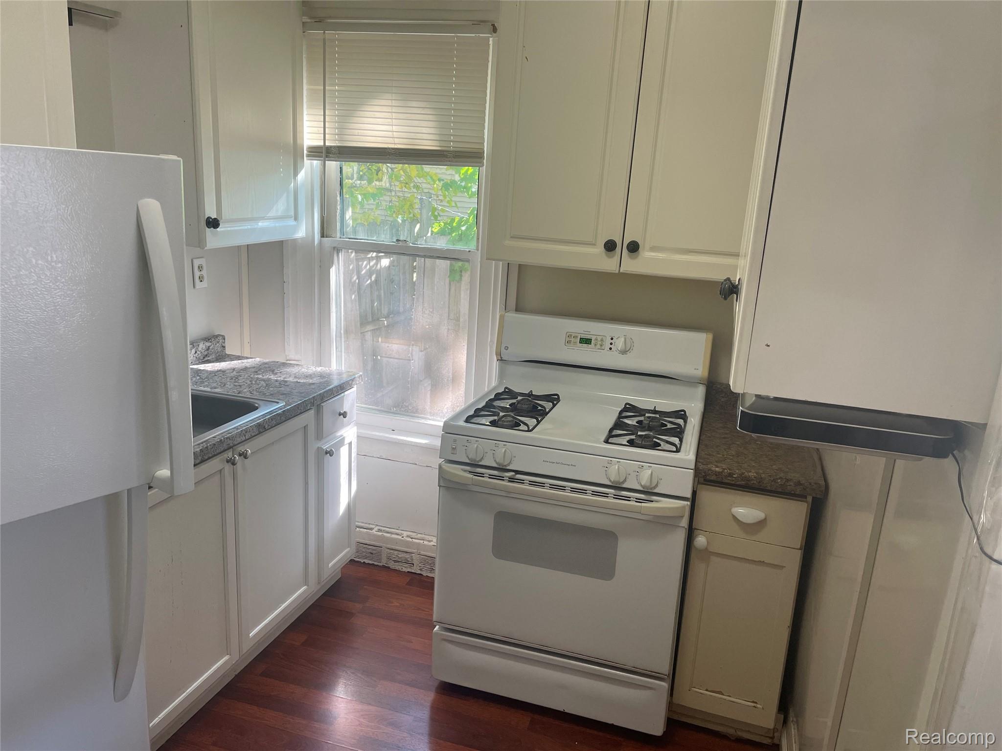 Oxford Village, Michigan 48371, United States, 2 Bedrooms Bedrooms, ,1 BathroomBathrooms,Residential,Active,215150