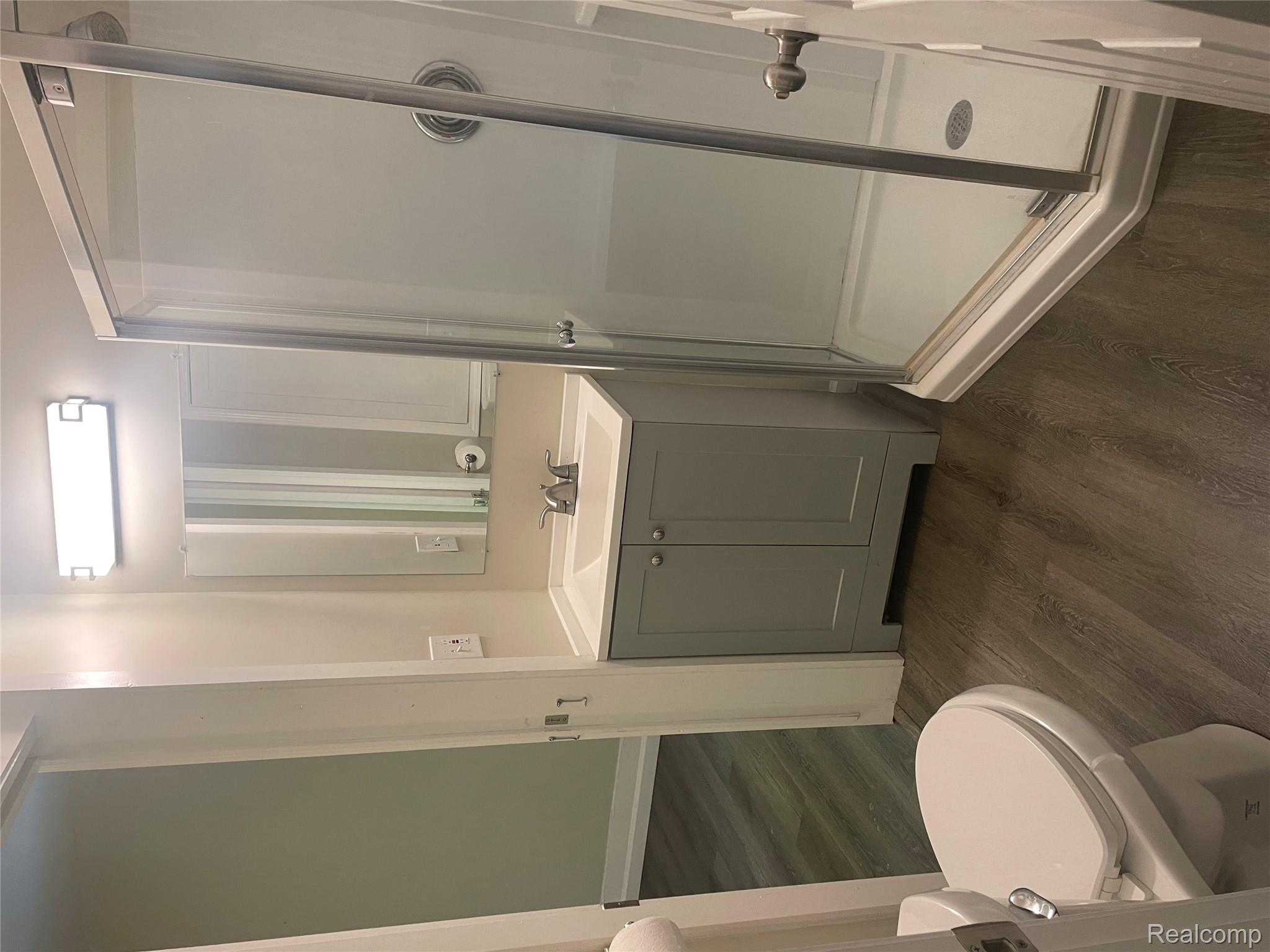 Oxford Village, Michigan 48371, United States, 2 Bedrooms Bedrooms, ,1 BathroomBathrooms,Residential,Active,215150