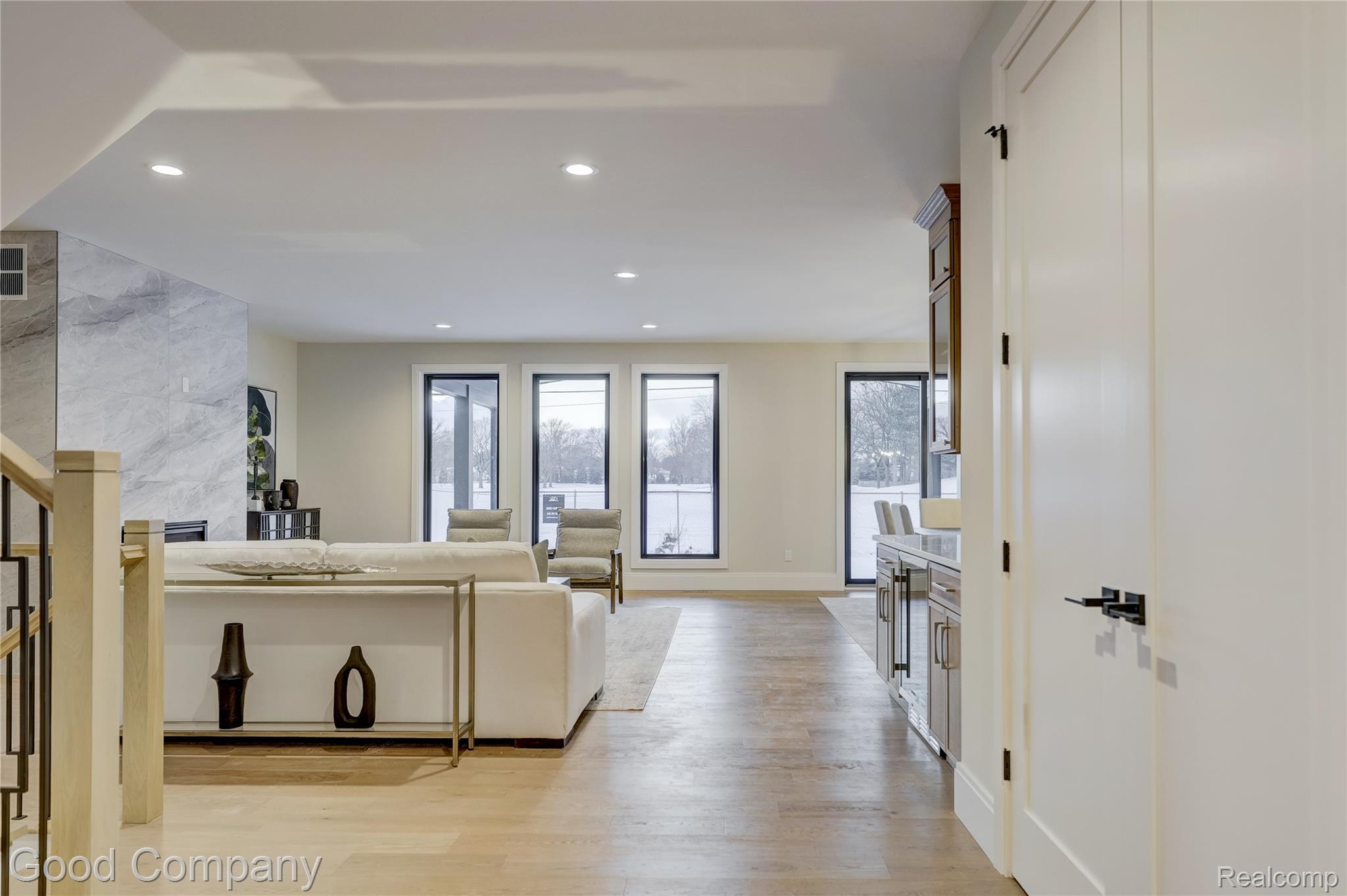 2533 N Vermont Avenue