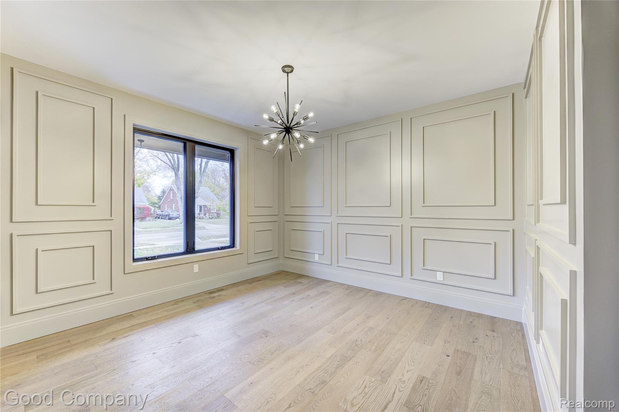 2533 N Vermont Avenue