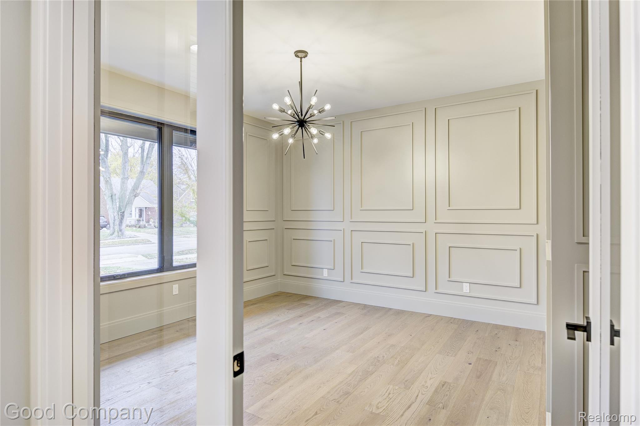 2533 N Vermont Avenue