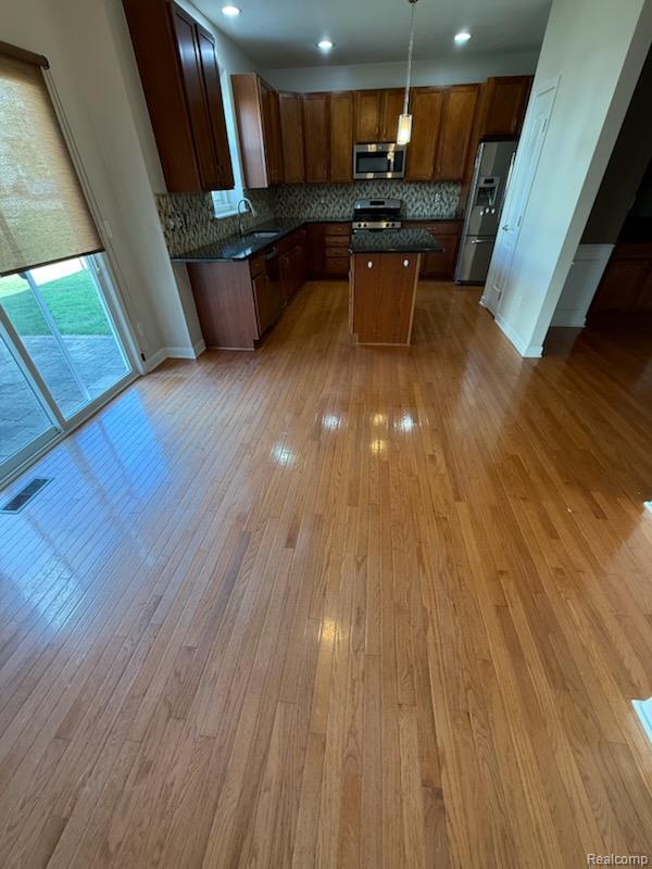 51124 Hallfield Street