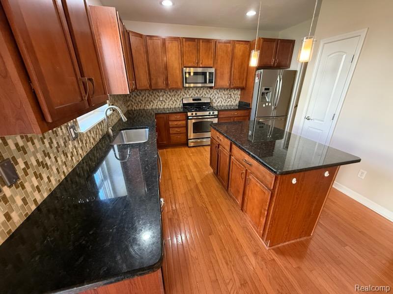 51124 Hallfield Street