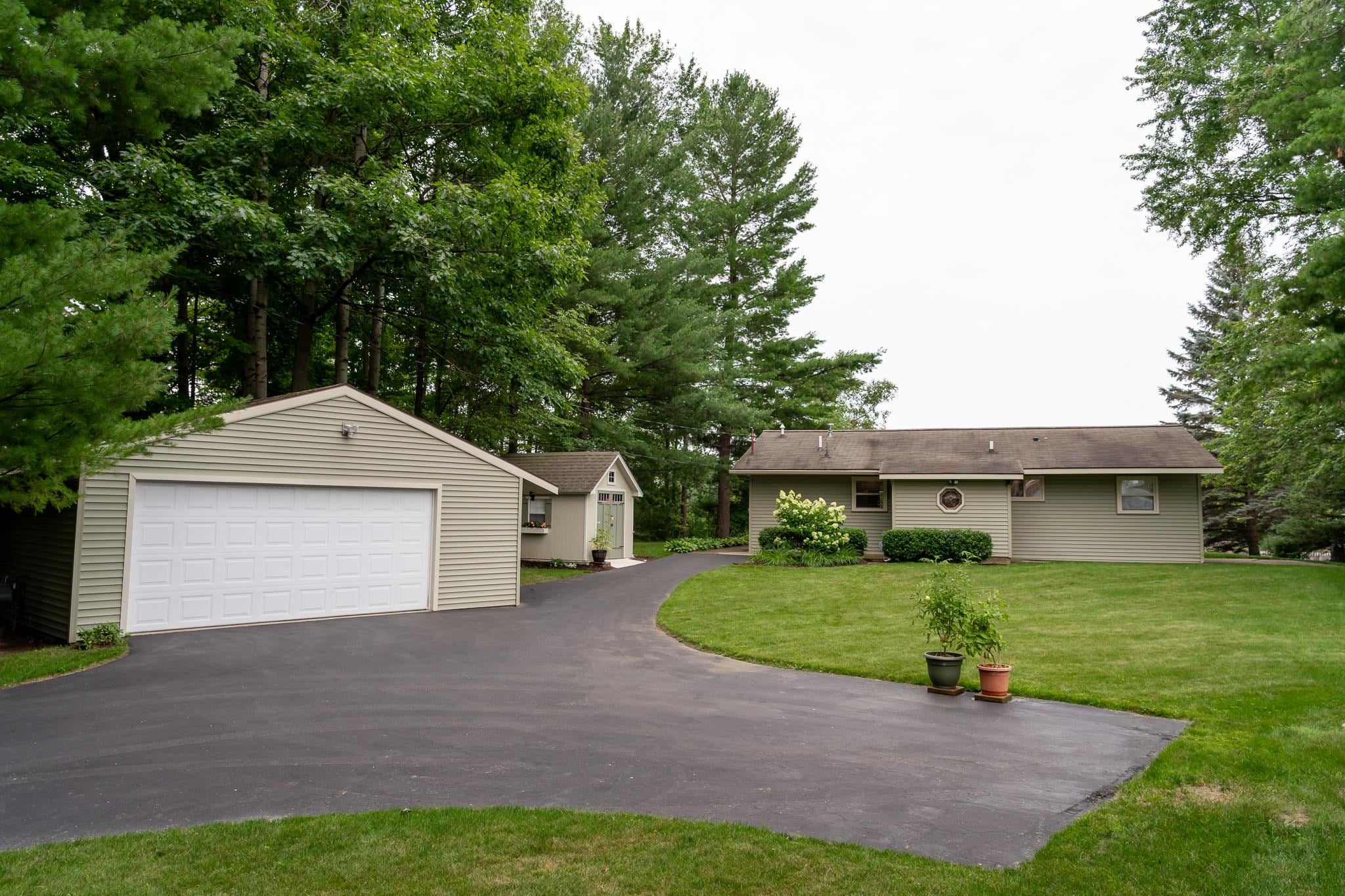 2748 Lone Pine Road