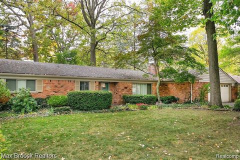 1386 Avondale Street Sylvan Lake City MI 48320