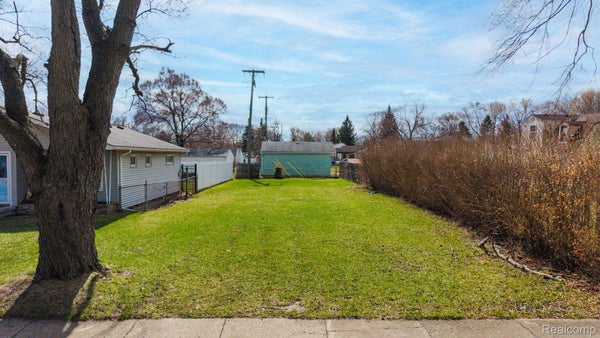 20751 POWERS AVE, DEARBORN HEIGHTS, MI 48125 - Image aace55eda8a6eae0e4caaf69af524f34/3001353692