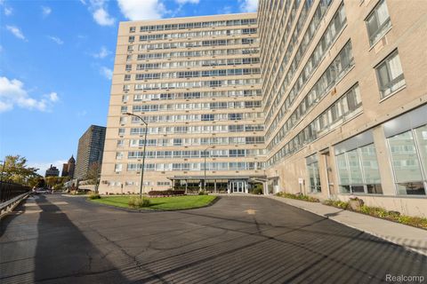 8900 E Jefferson Avenue 605 Detroit City MI 48214