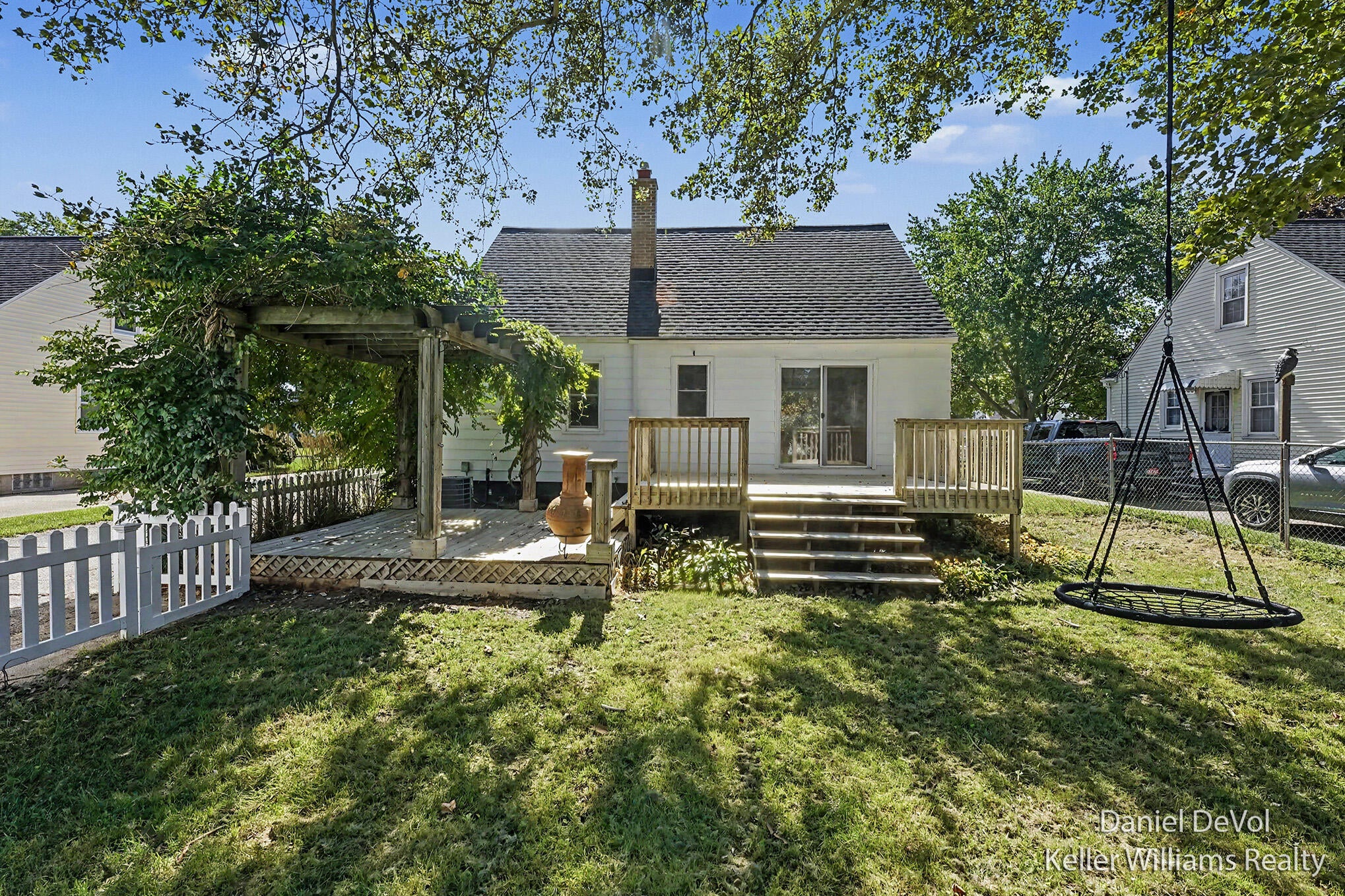 1243 NE Northlawn Street NE